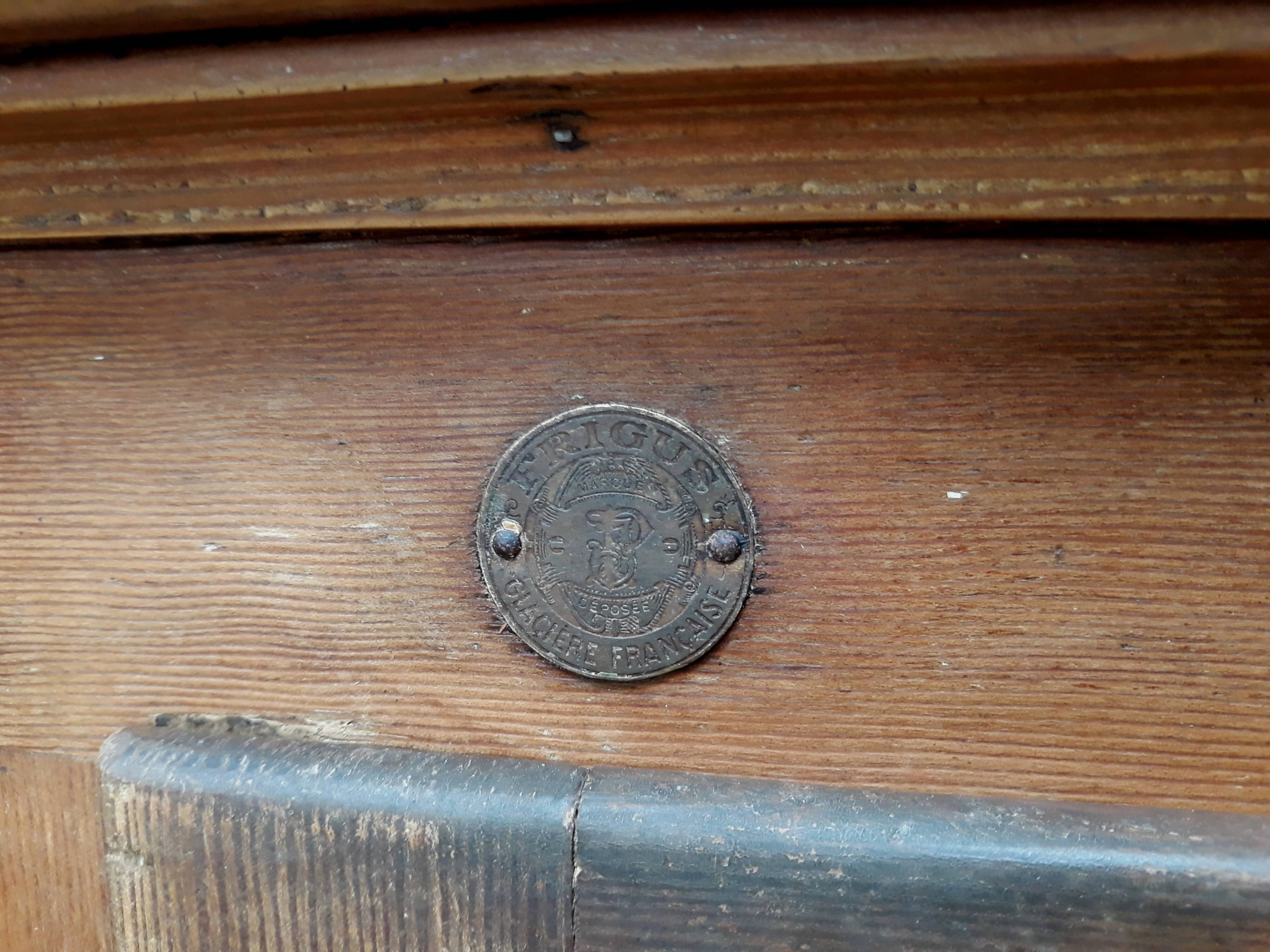 Cabinet cooler drink vintage