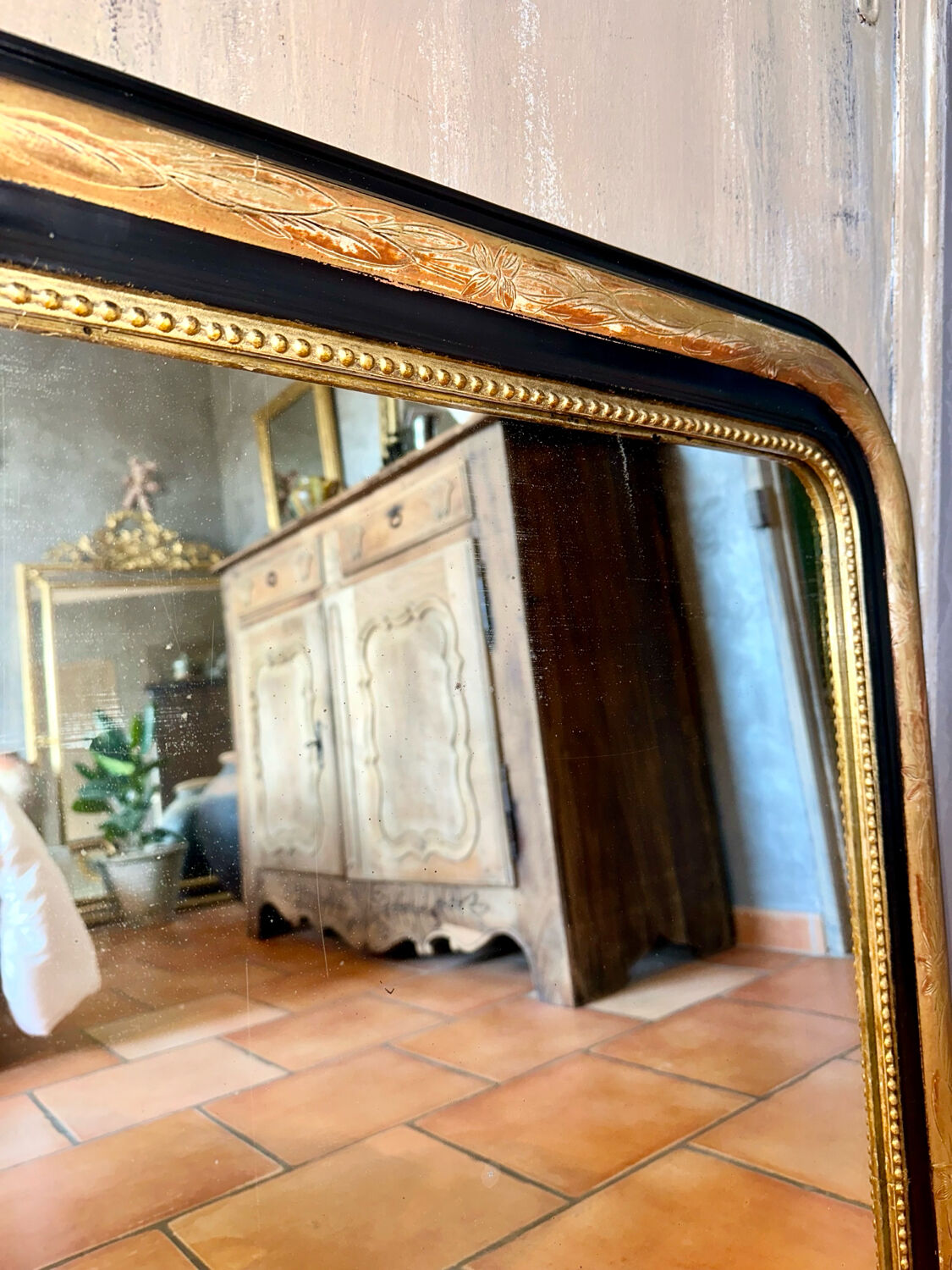 Antique gilded Louis-Philippe mirror, 19th century.