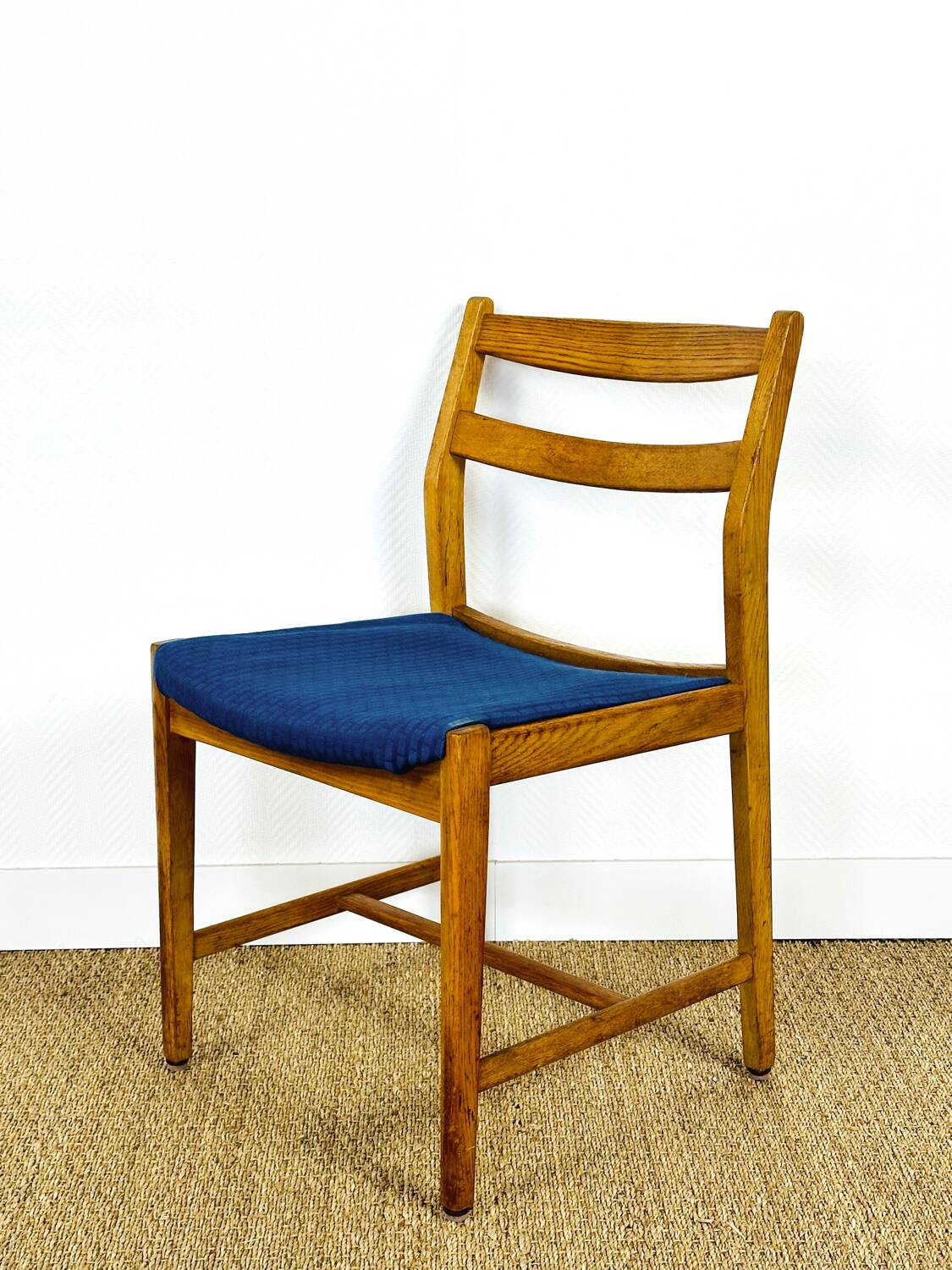 6 Scandinavian oak chairs from the 1960s.