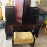 Hairdresser with triptych mirror and stool