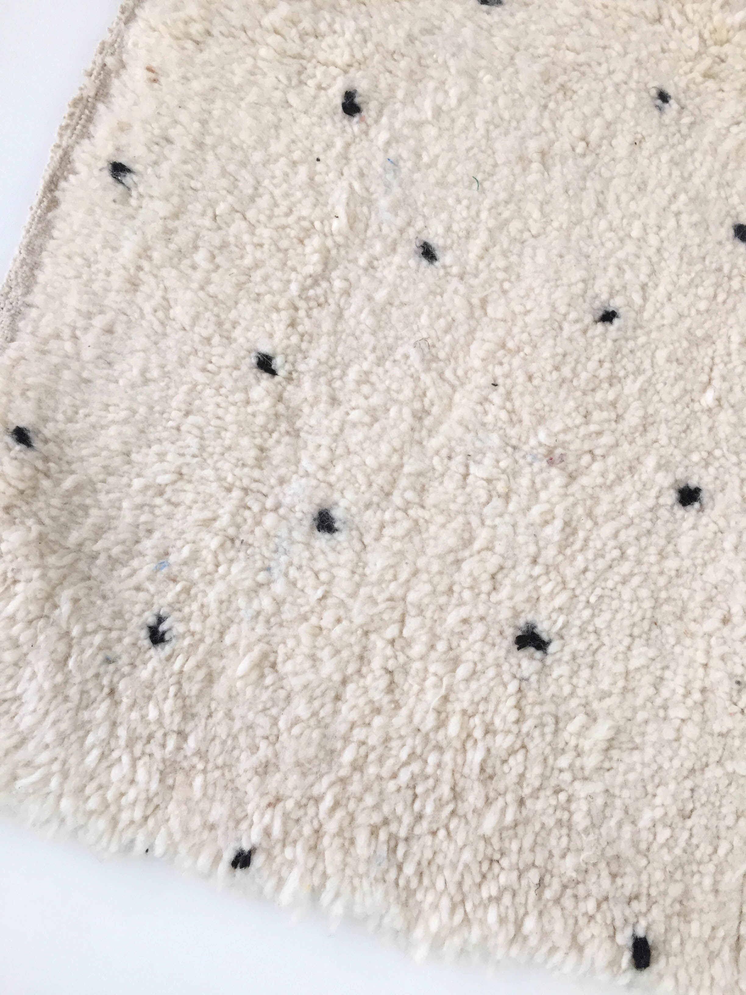 Moroccan Berber carpet Beni Ouarain with black polka dots 170x122cm