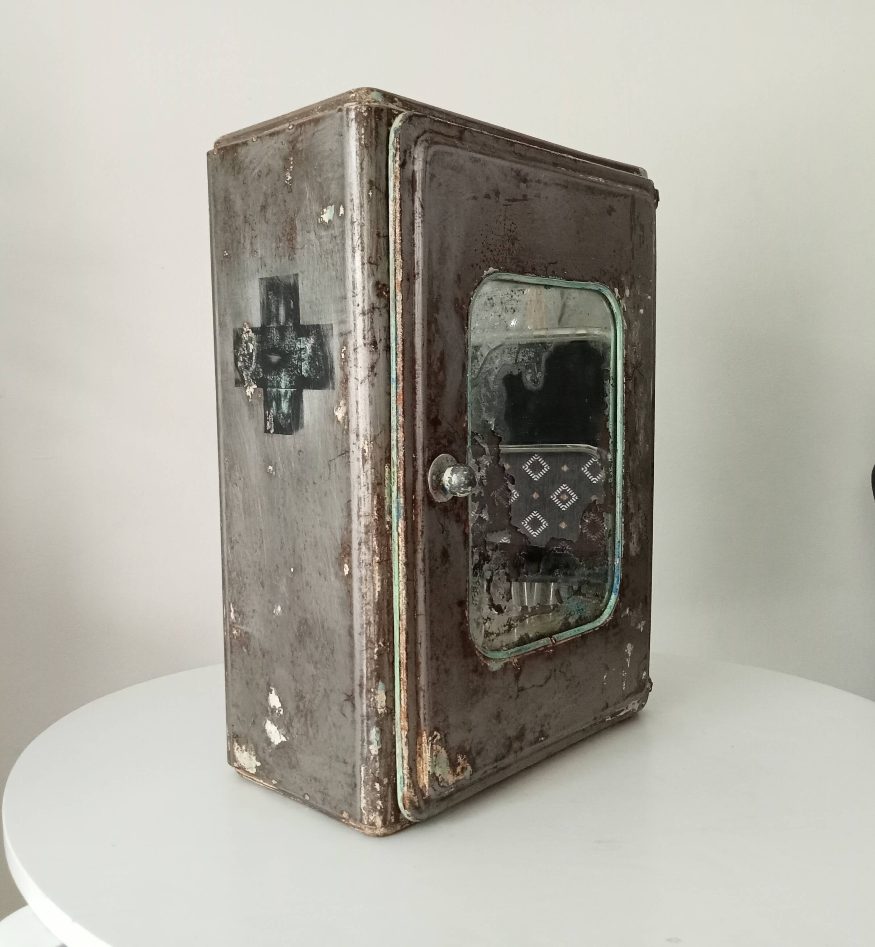 Vintage metal medicine cabinet from the 1950s