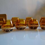 Set of 8 amber glasses & vintage rattan 1970