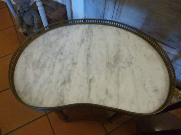 Paire de tables de chevet Anciennes Forme Haricot style Louis XVI- dessus marbre