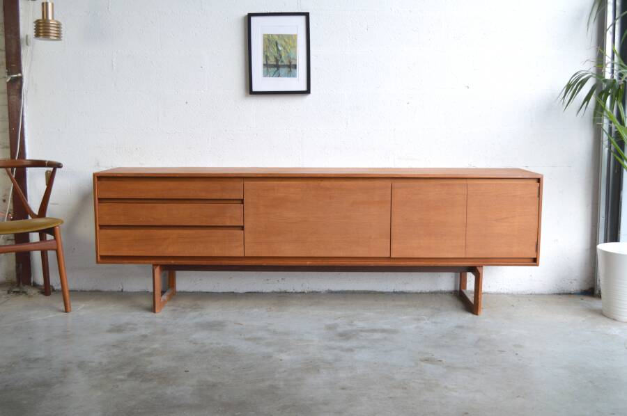 Minimalist enfilade by White & Newton * 217 cm