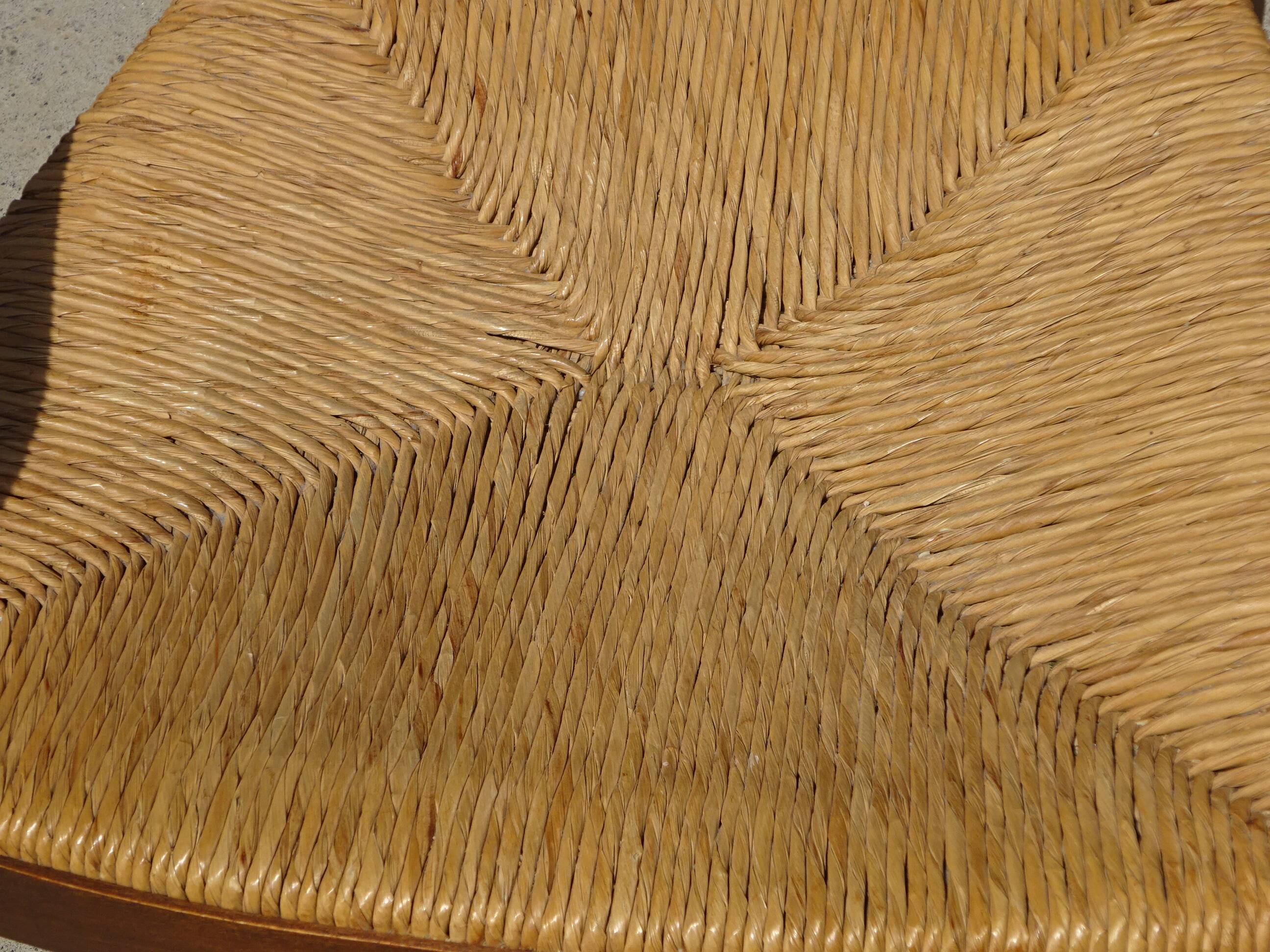 Grandfather's armchair in wood and straw.