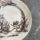 Assiette plate Tunstall en terre de fer anglaise marron et dorée, service "Amazon" vers 1880