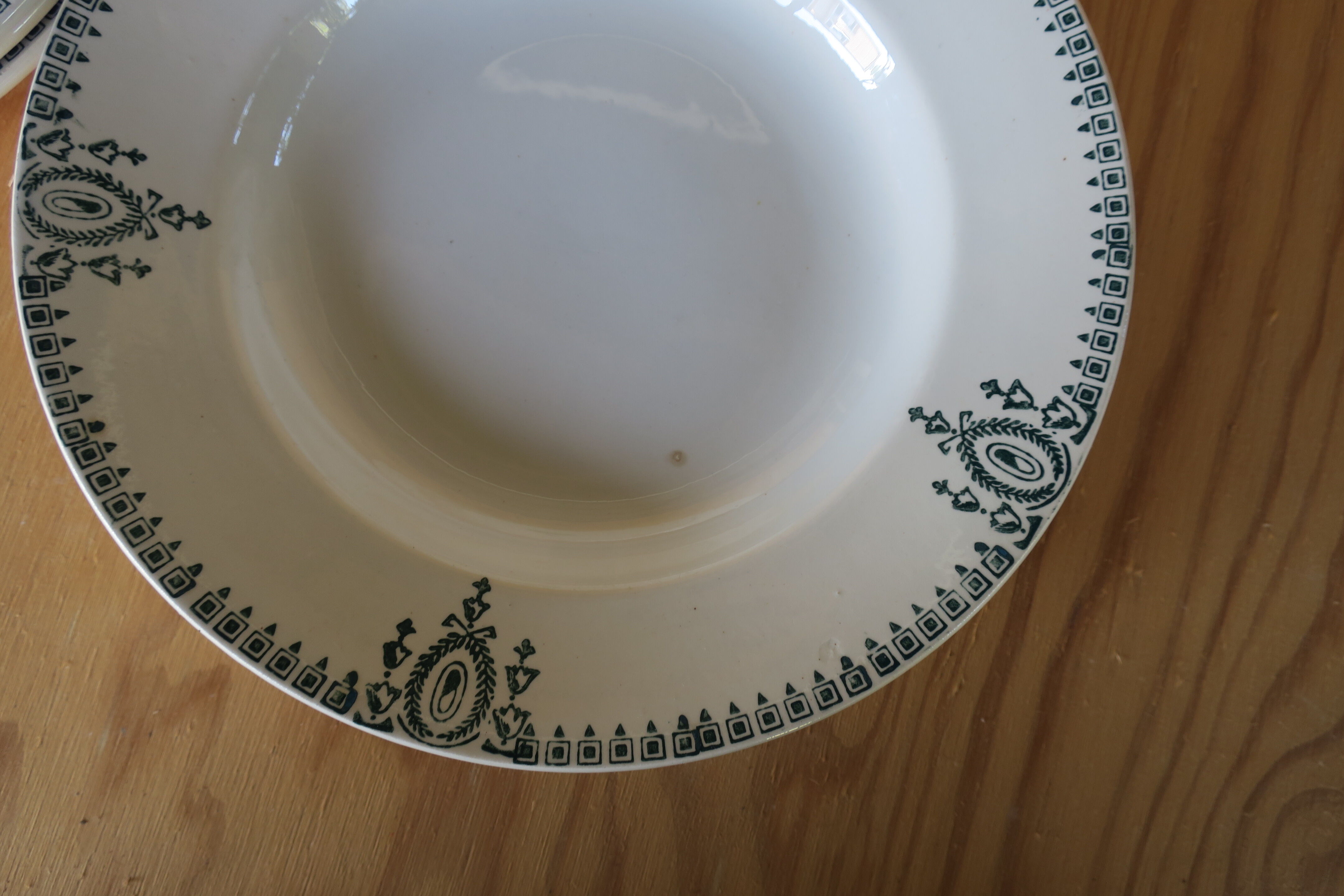 6 St Amand hollow plates