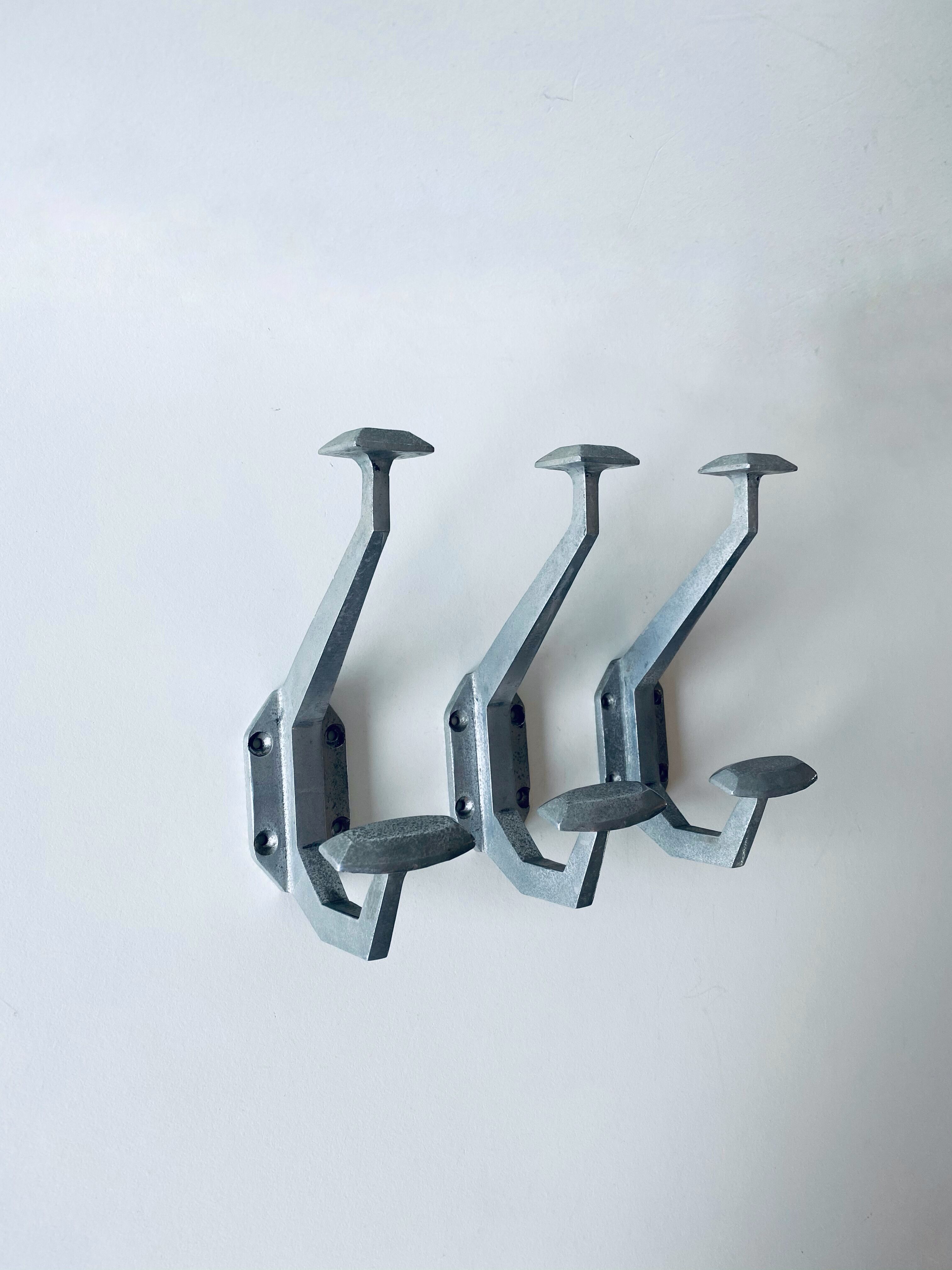 Lot de 3 patères anciennes en aluminium