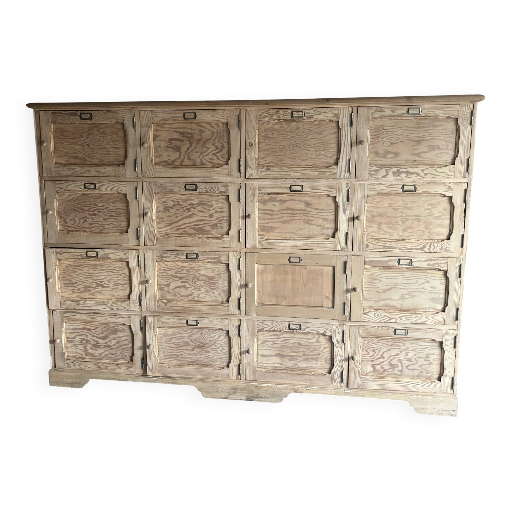 Fabulous workshop furniture with 16 lockers and doors.