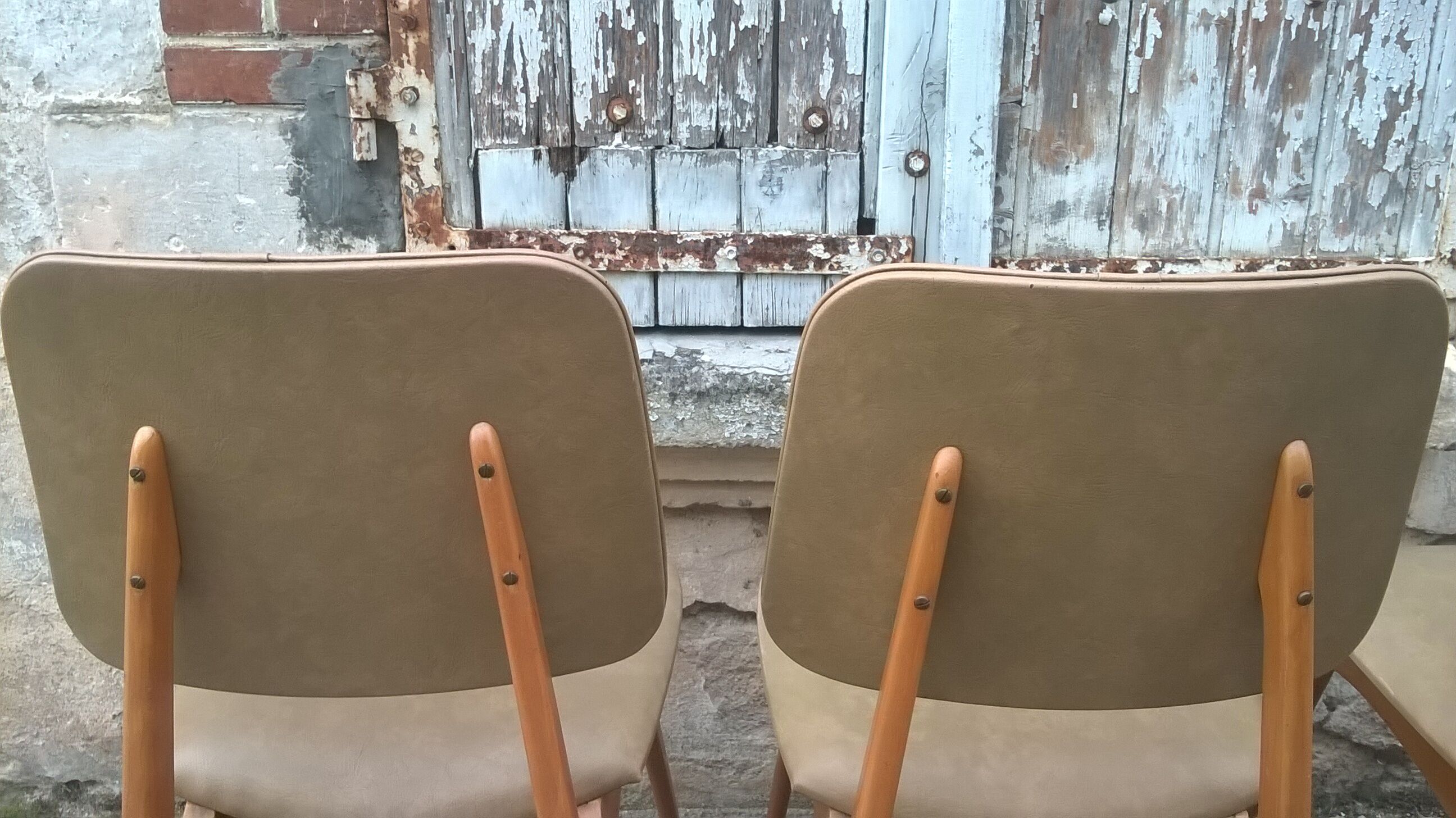 5 chaises style scandinave