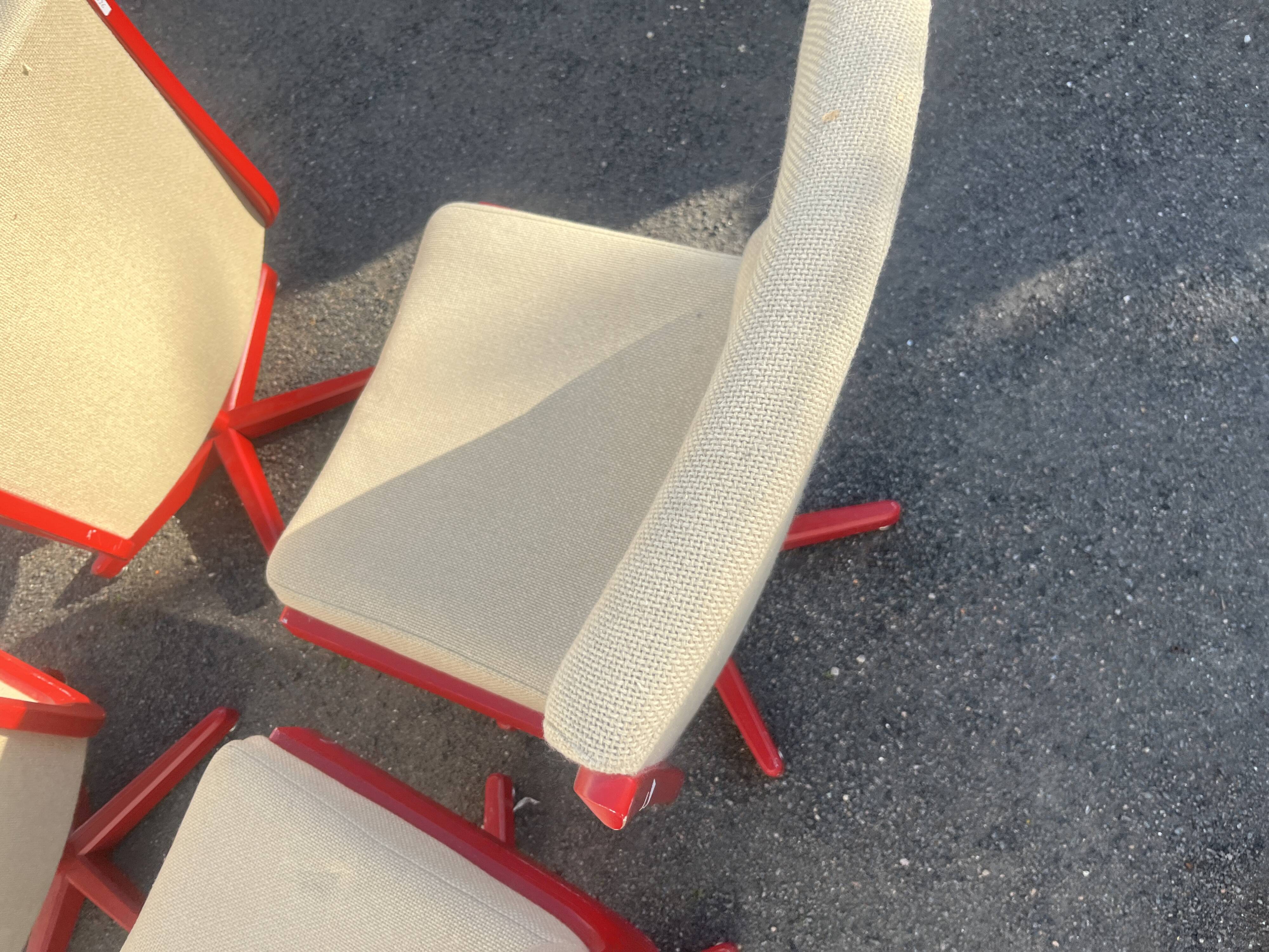 Set of 4 vintage 1970s swivel chairs in red and beige.