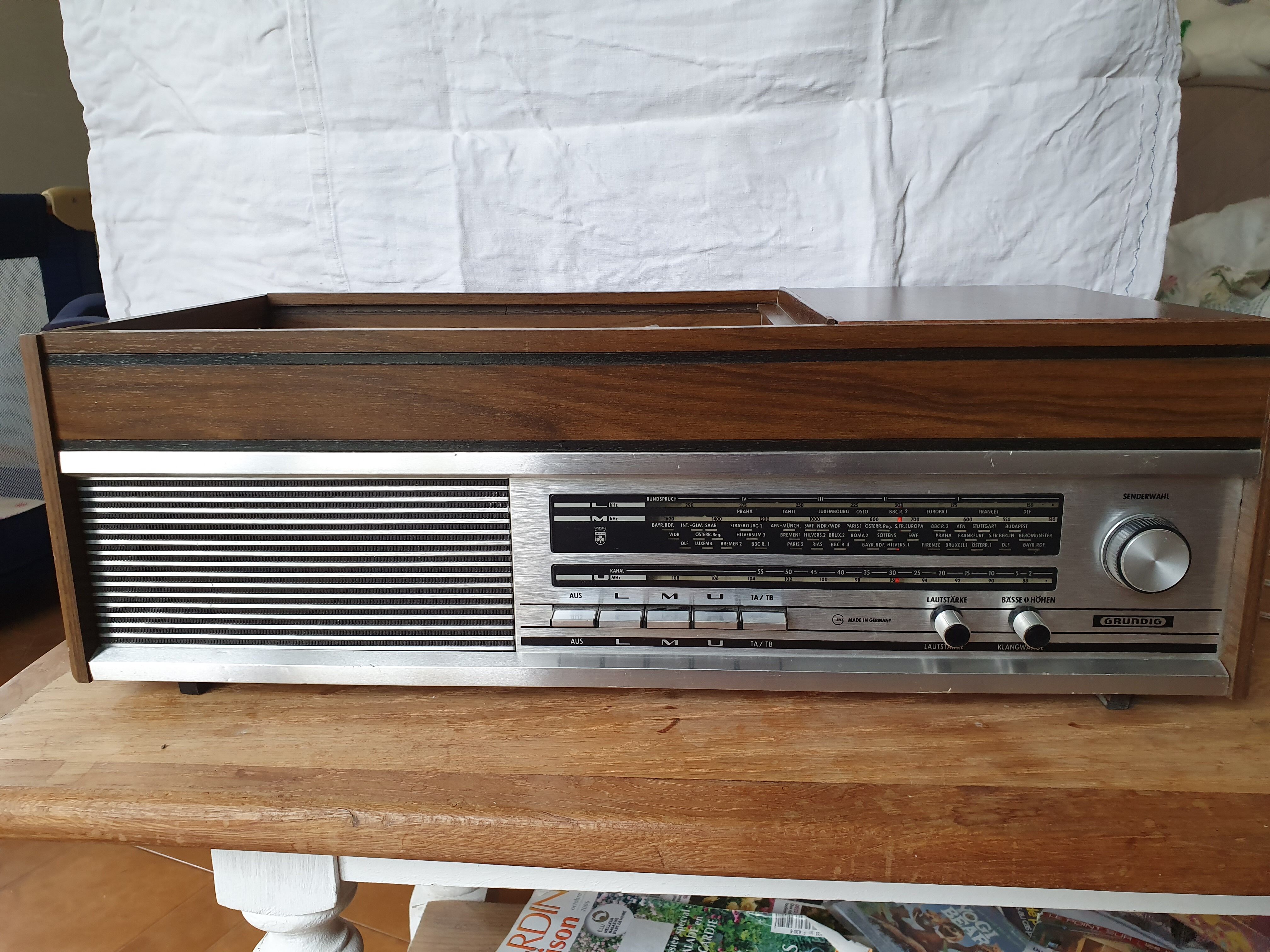 Combined vinyl platinum and vintage radio Grundig