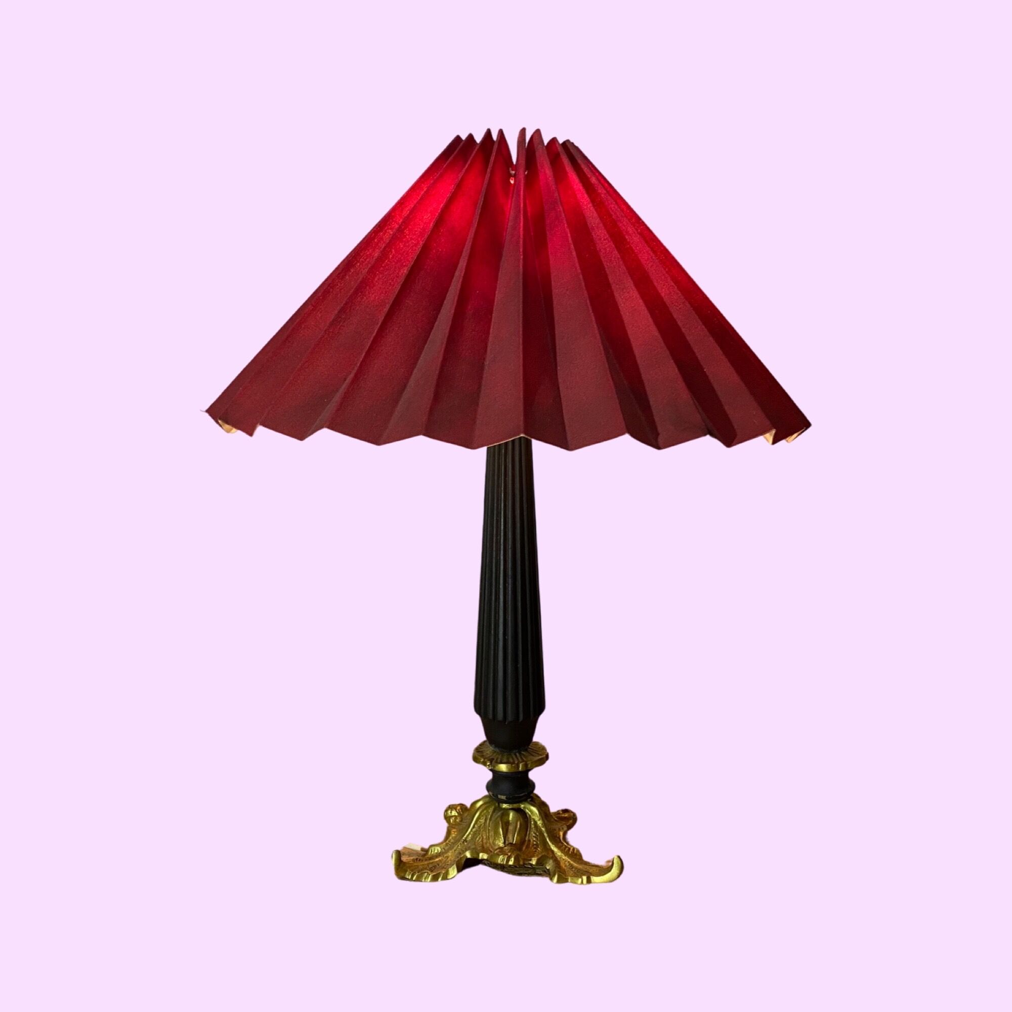 Vintage brass leaves lamp with black base and red shade | mid century brass design lamp | gold color