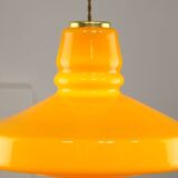 Lampe à suspension italienne du milieu du siècle en verre jaune et laiton
