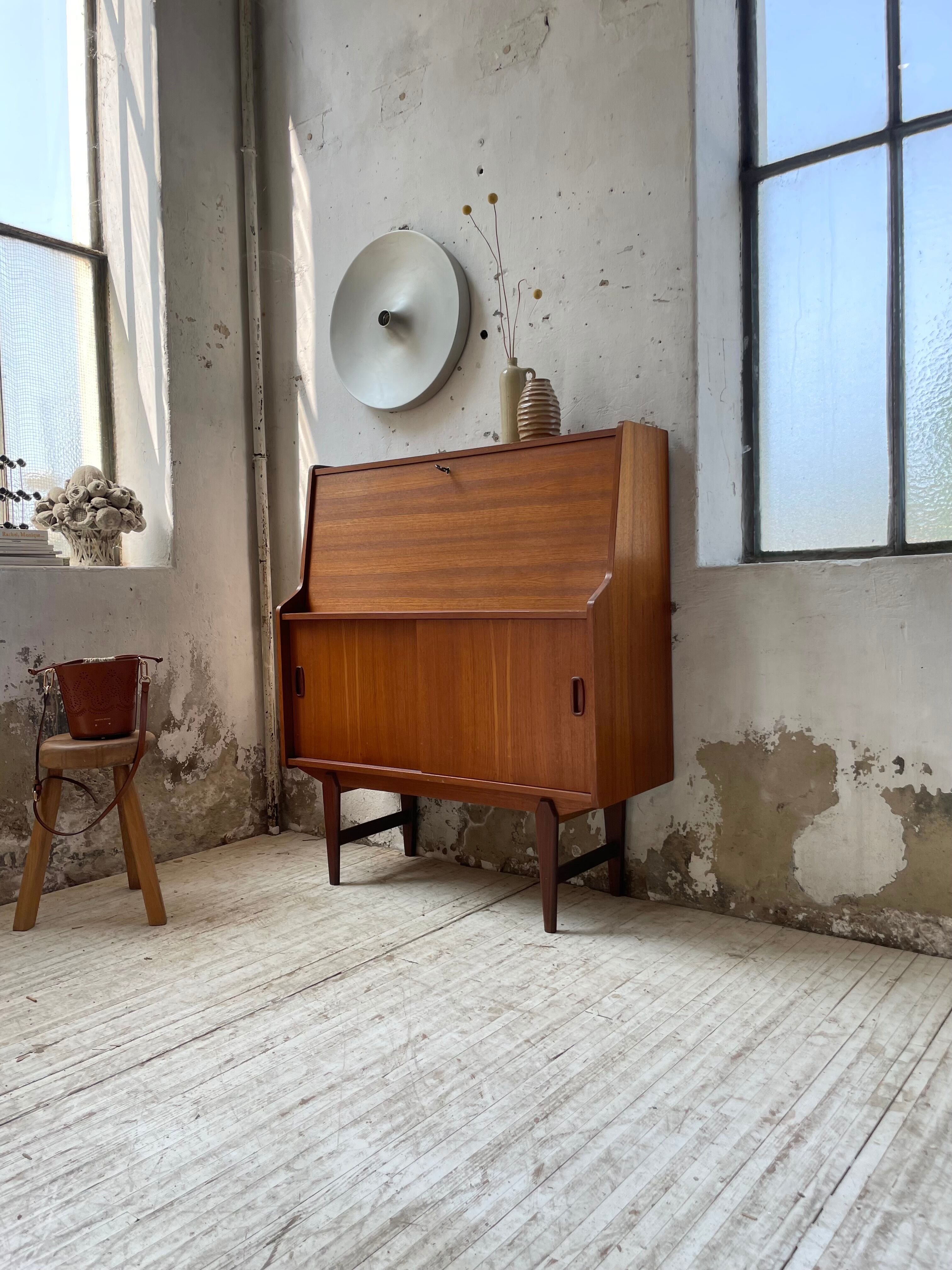 Secretary Samcom teck 1960