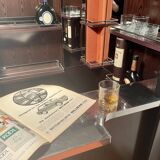 Bar art deco/cruise ship style staff