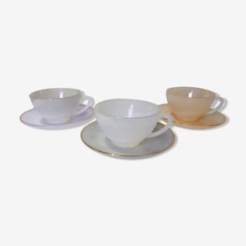 3 tea cups or chocolate and under vintage Harlequin cups in arcopal 211291