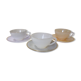 3 tea cups or chocolate and under vintage Harlequin cups in arcopal 211291