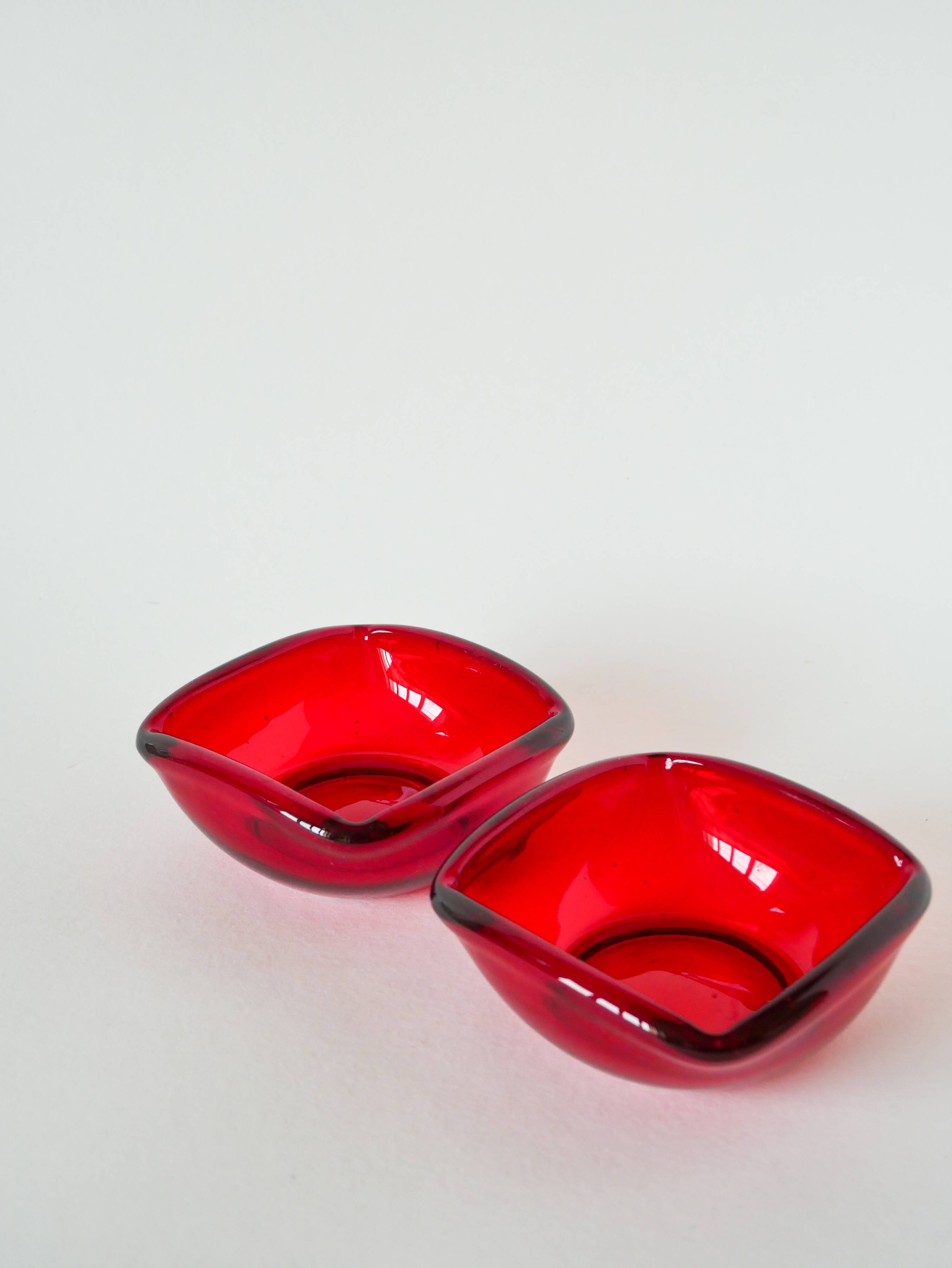 Superb pair of burgundy colored glass storage compartments, in the style of Murano, 1970. In excellent condition