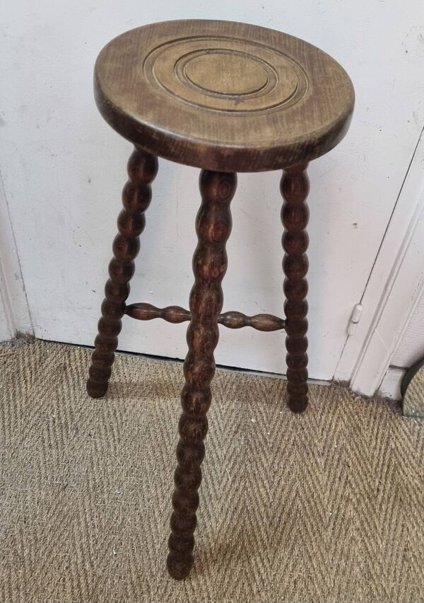 Tabouret tripode brutaliste