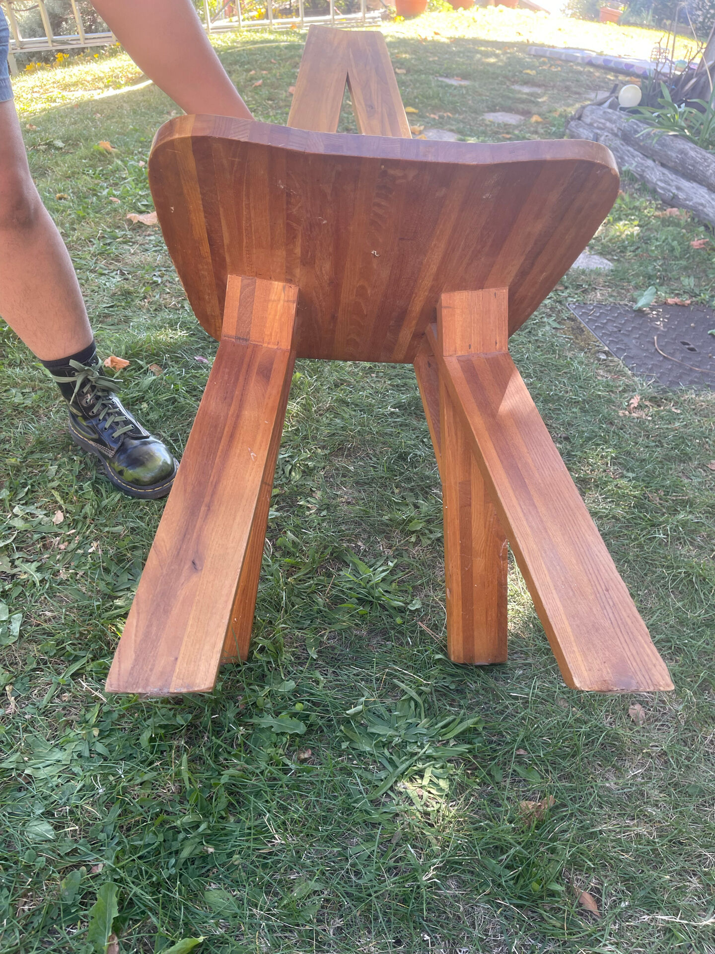 Round table + 2 chairs and 2 rounded benches suitable for the table.