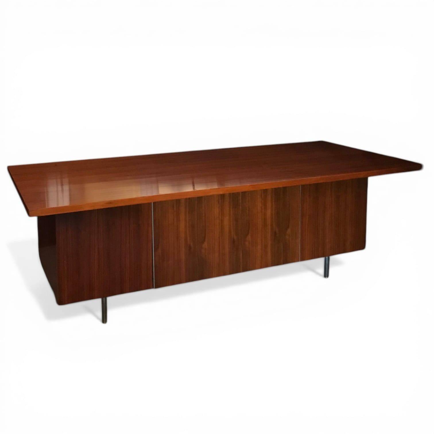 Executive Office "EOG" in Walnut by George Nelson for Herman Miller, Here