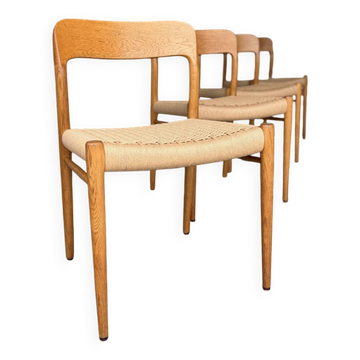 Set of 4 Møller 75 chairs in oak