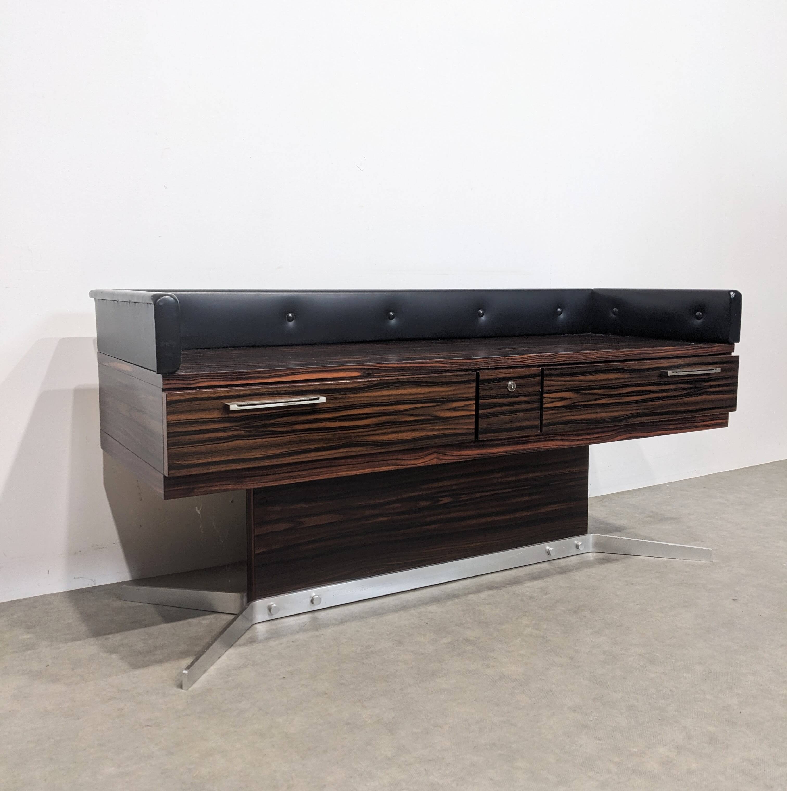 Lowboard space-age 1970s