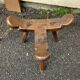 Tabouret tripode brutaliste