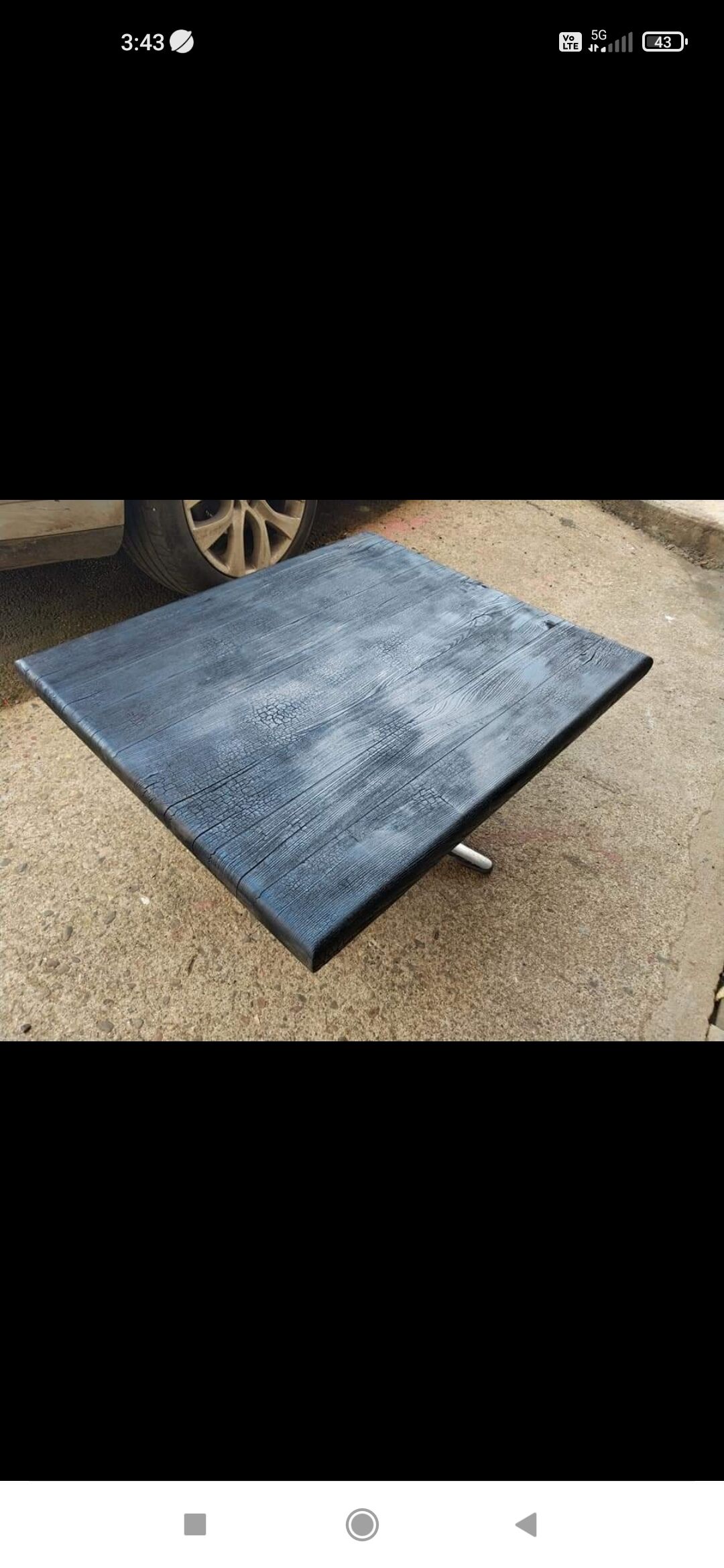 Table basse en chêne Shou Sugi Ban et piètement en étoile en aluminium