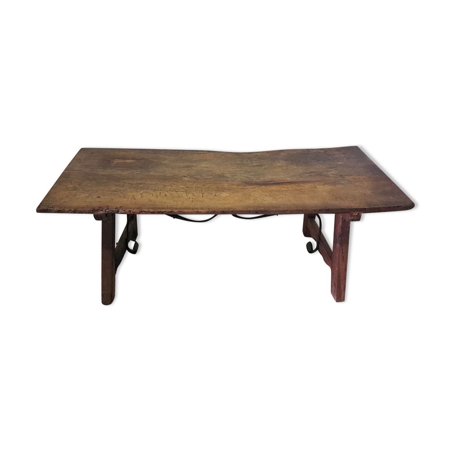 Table basse en noyer et fer forgé du XVIIIe siècle