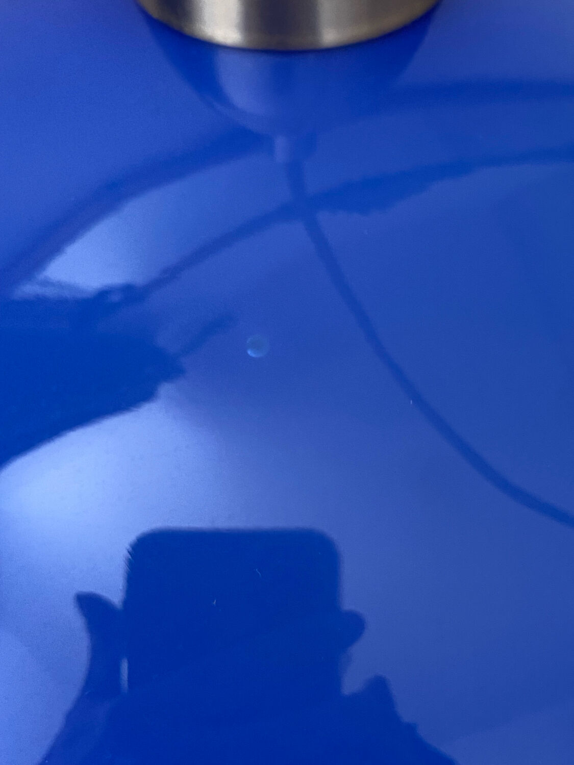 Blue opaline suspension