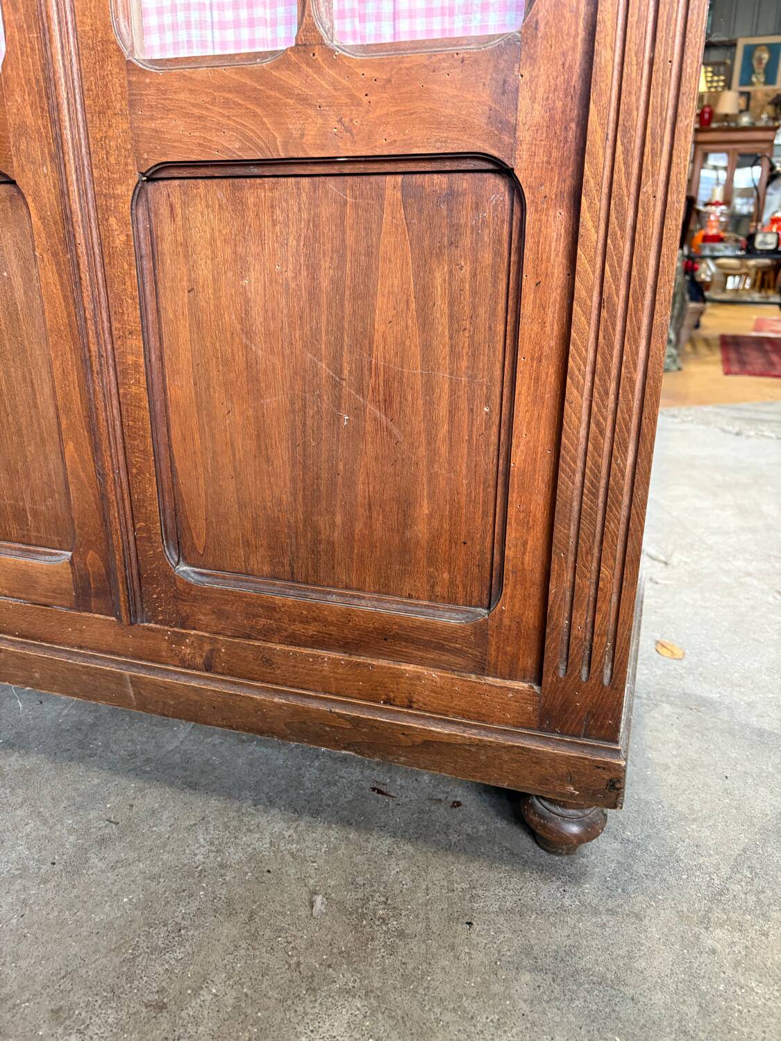 Ancienne Armoire parisienne vitrée en bois