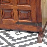 Shallow buffet in solid oak in Tuscan style.
