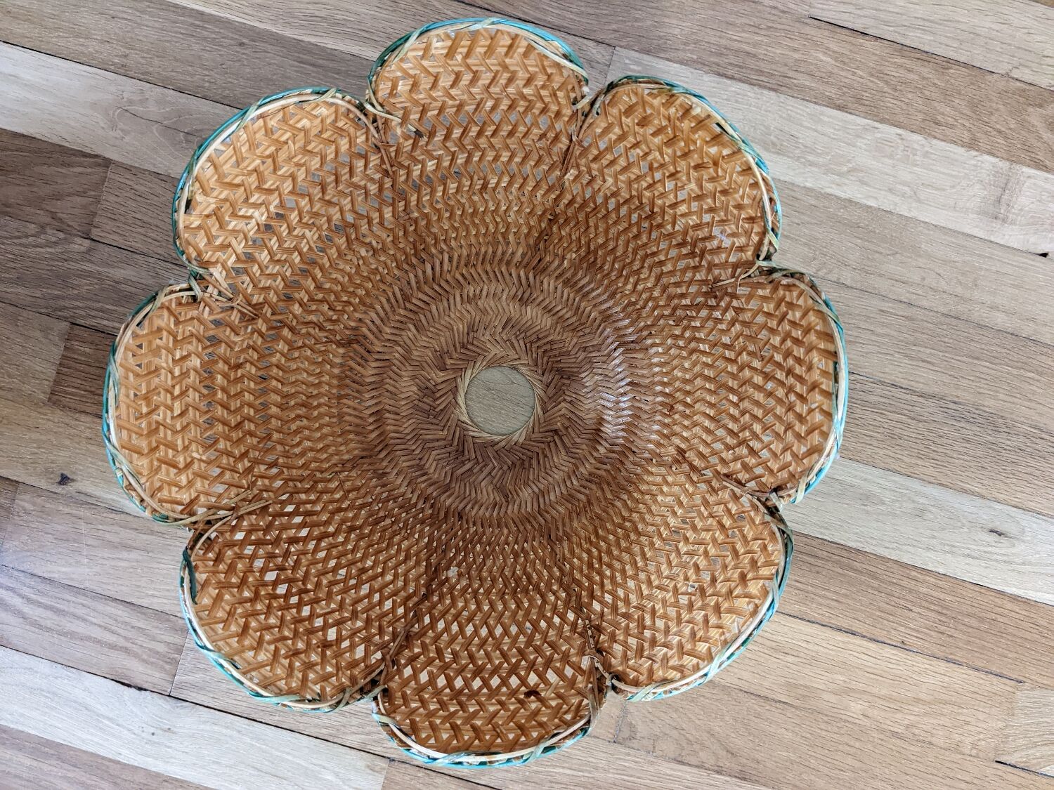 Rattan flower pendant light