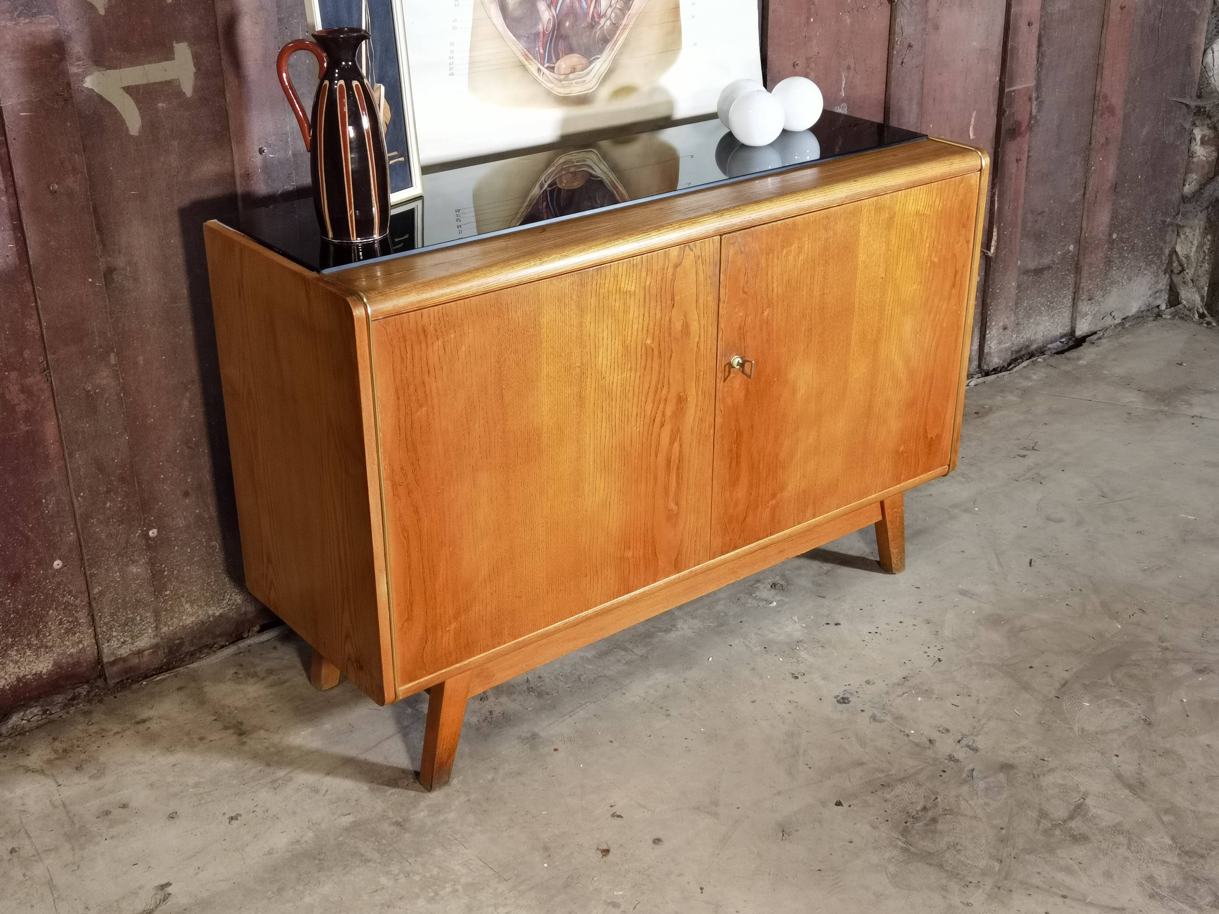 Buffet down by B. Landsman and H. Nepo-itek for Jitona Sobslav