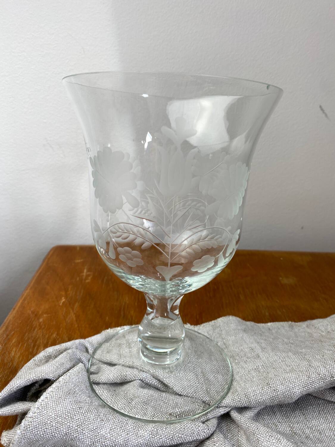 Chalice-shaped glass cup