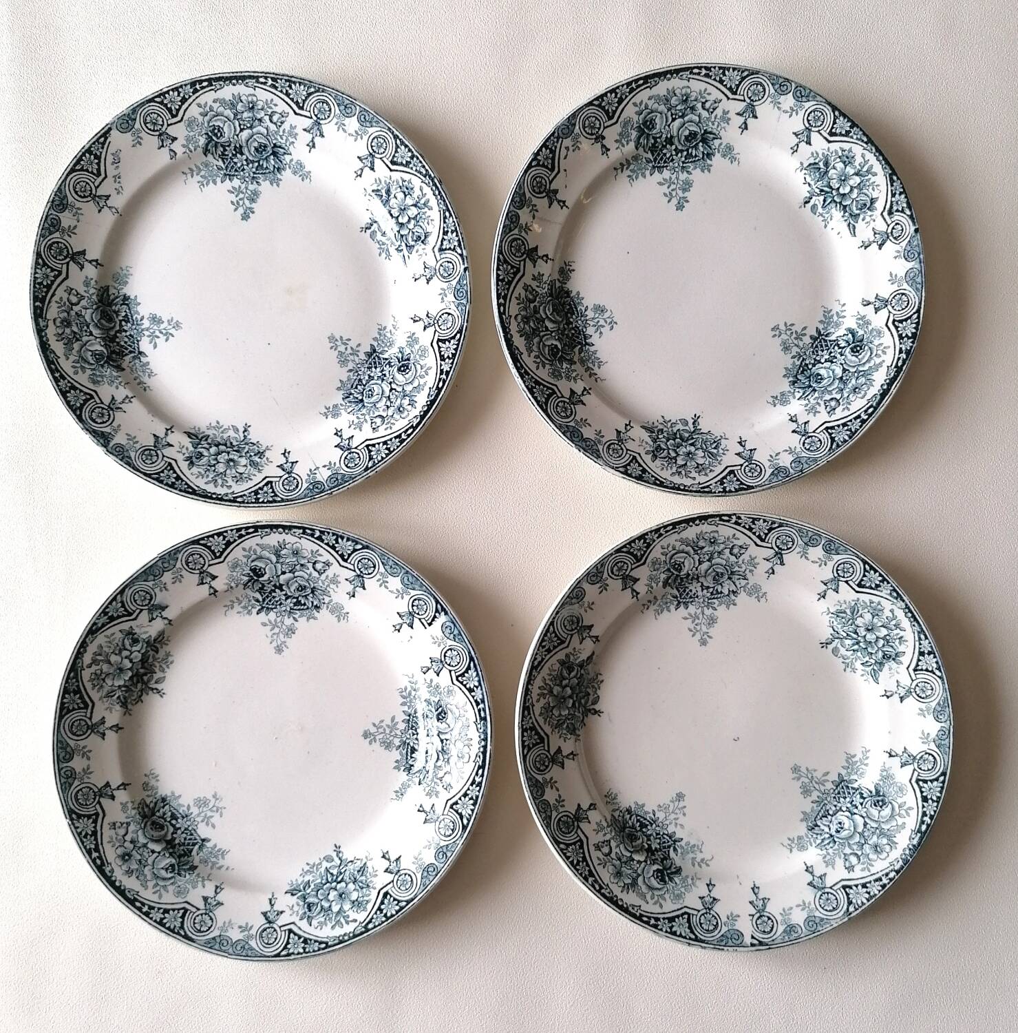 4 Saint Amandinoise dessert plates Pompadour collection