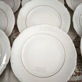 12 assiettes à dessert en porcelaine Manufacture double filet or