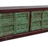 Buffet long en bois avec portes anciennes vertes