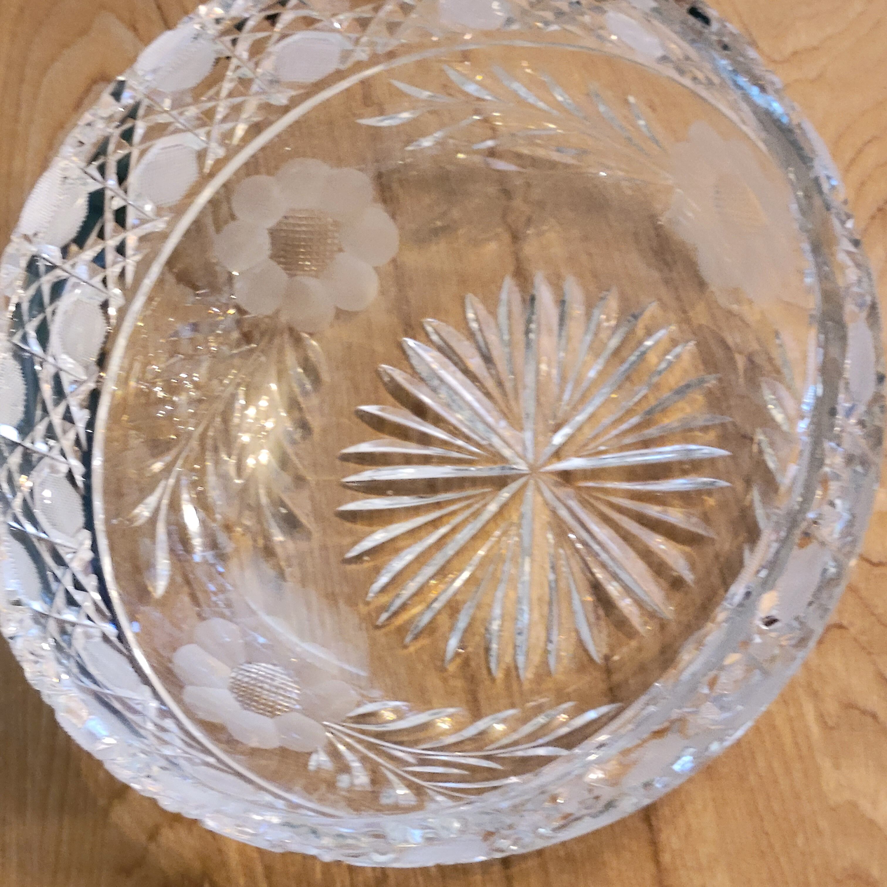 Large bowl bowl in cut crystal signed Muller decoration daisies