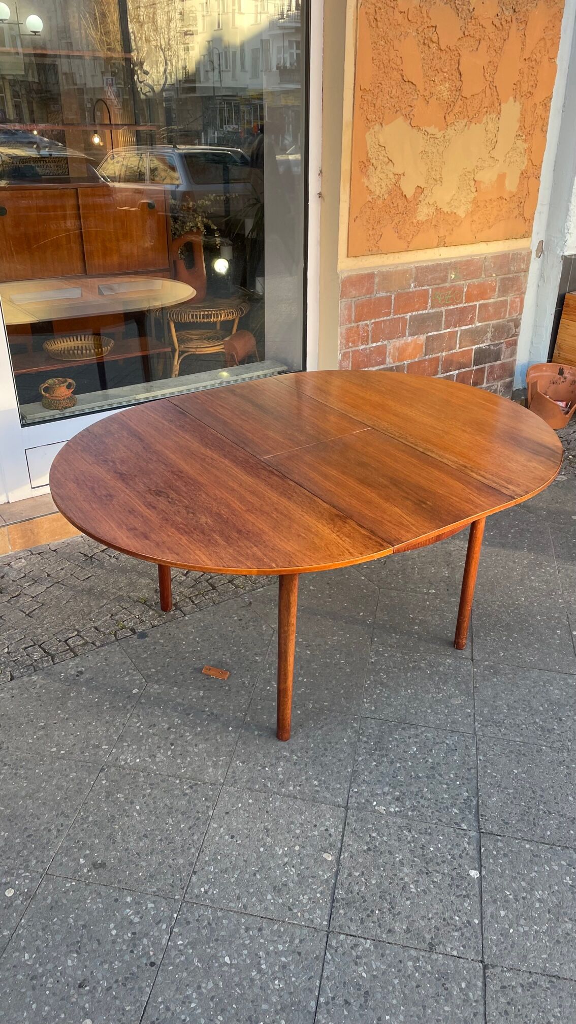Round Extendable Dining Table McIntosh Edition 1960s Rosewood