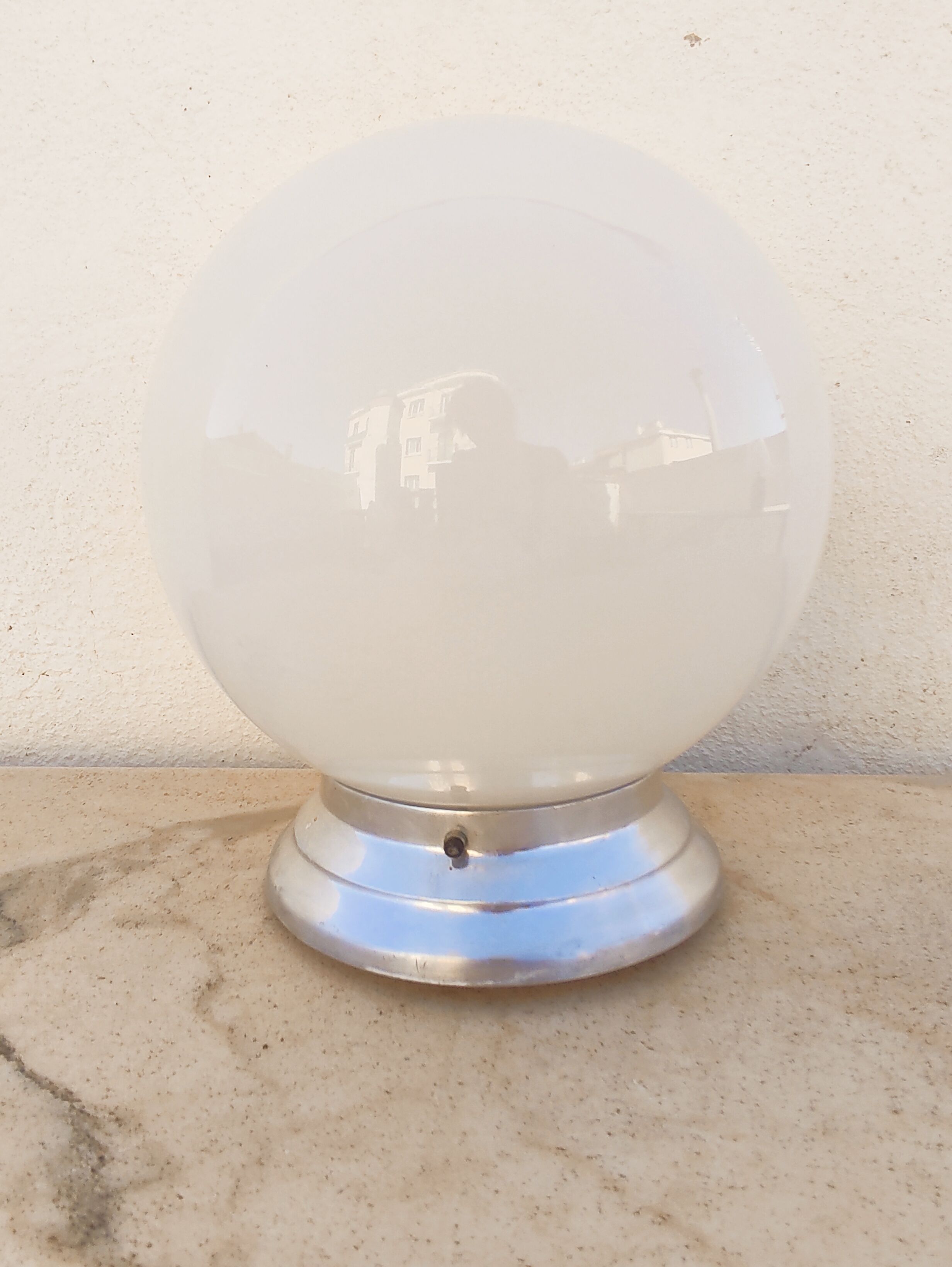 Art deco ceiling lamp with sphere