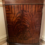 Corner cabinet