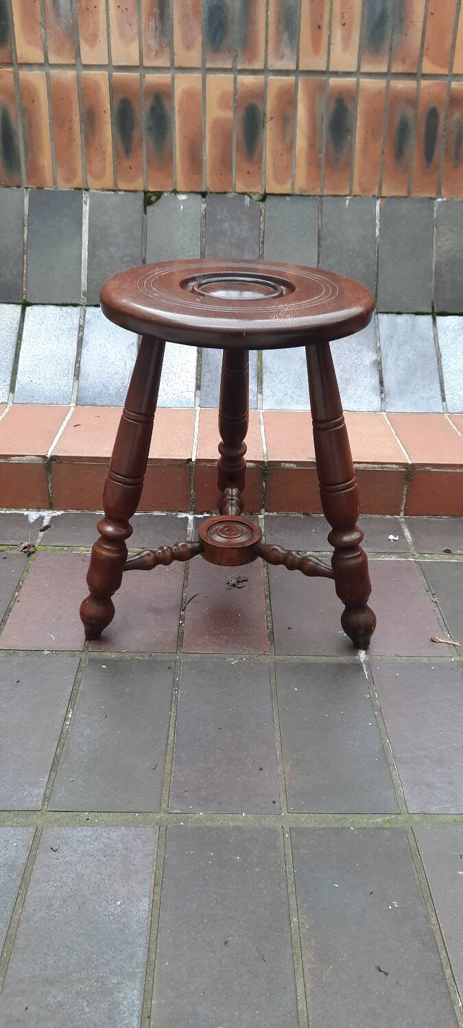 Tripod stool