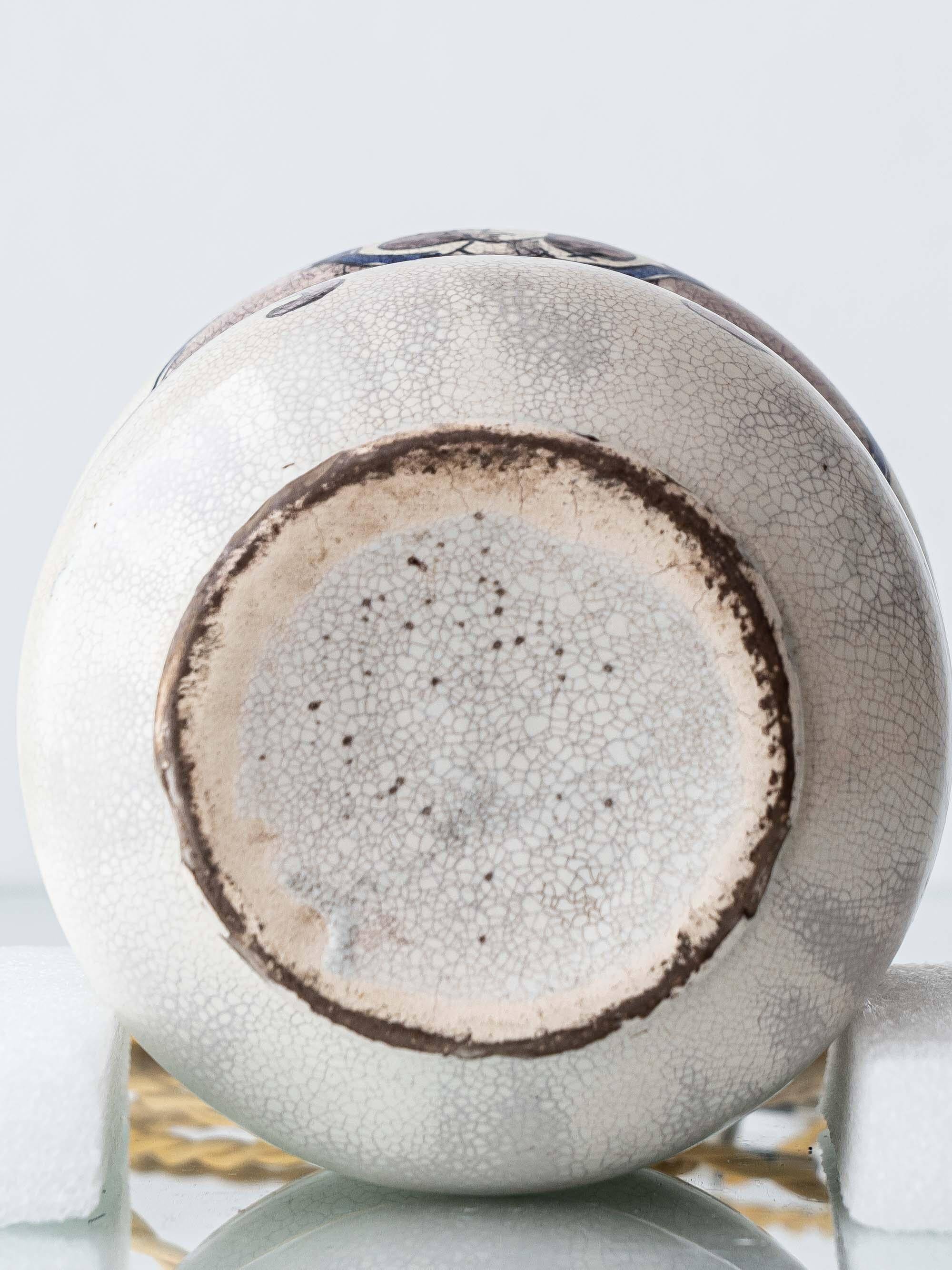 Italian apothecary jar table lamp with new Dupion silk shade, 19th century.