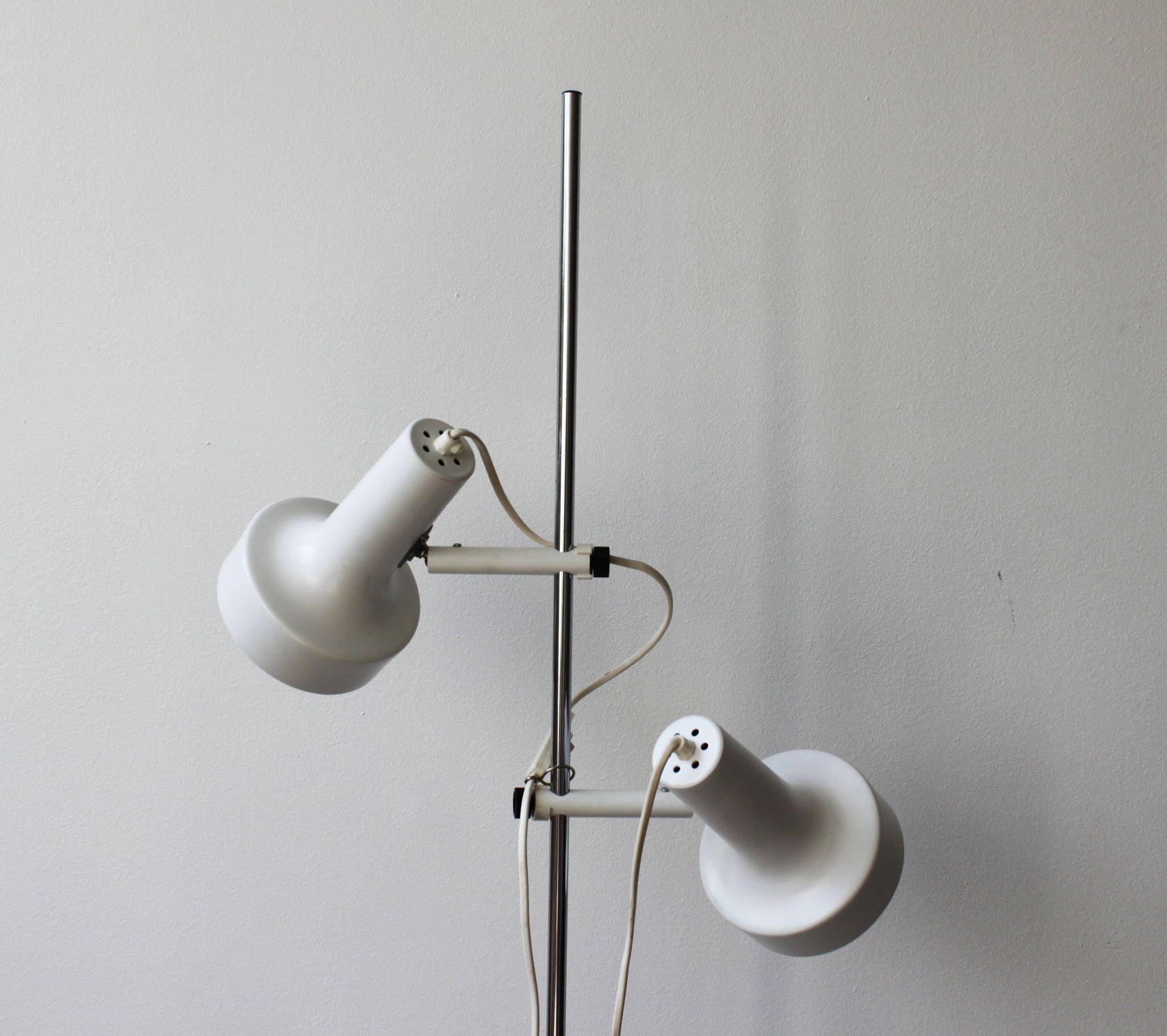 Lampadaire 2 spots « Modèle 562 » par J. Junge, Danemark, 1970.