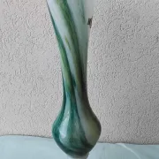Pedestal vase in opaline