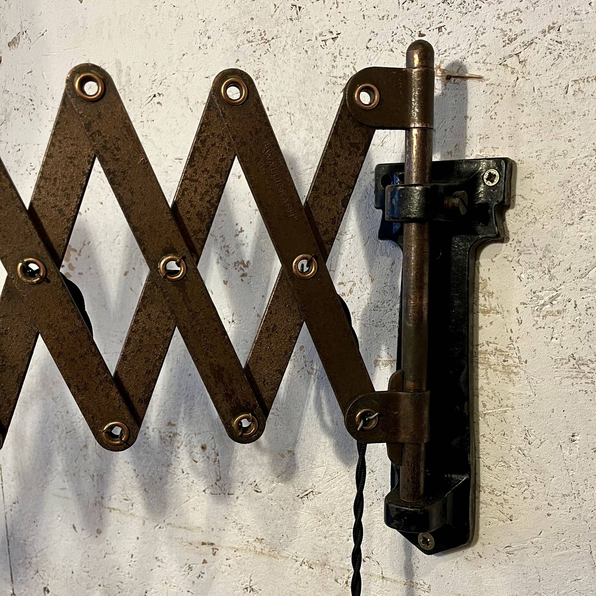 Rare English "Walligraph" accordion lamp, "Radialite" model, 1930s